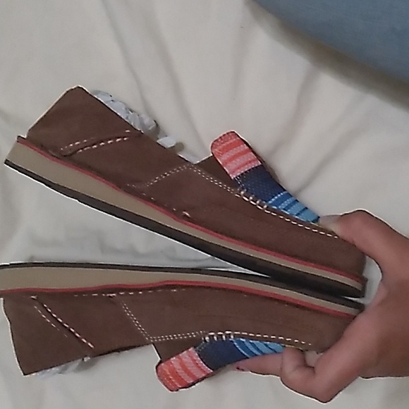 Women's Ariat cruiser colorful and comfy - Picture 3 of 10